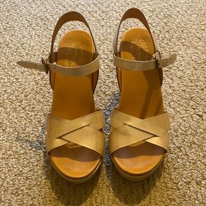Nude/champagne Kork-ease wedges.